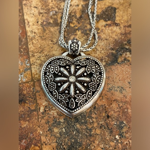 Brighton Floral Heart Locket 30 inches length🩷🌷 - Picture 5 of 9